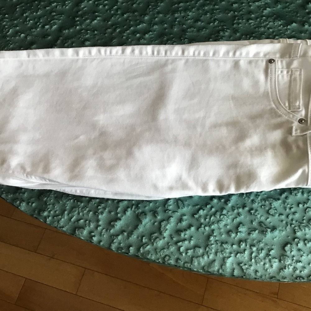 White skinny jeans